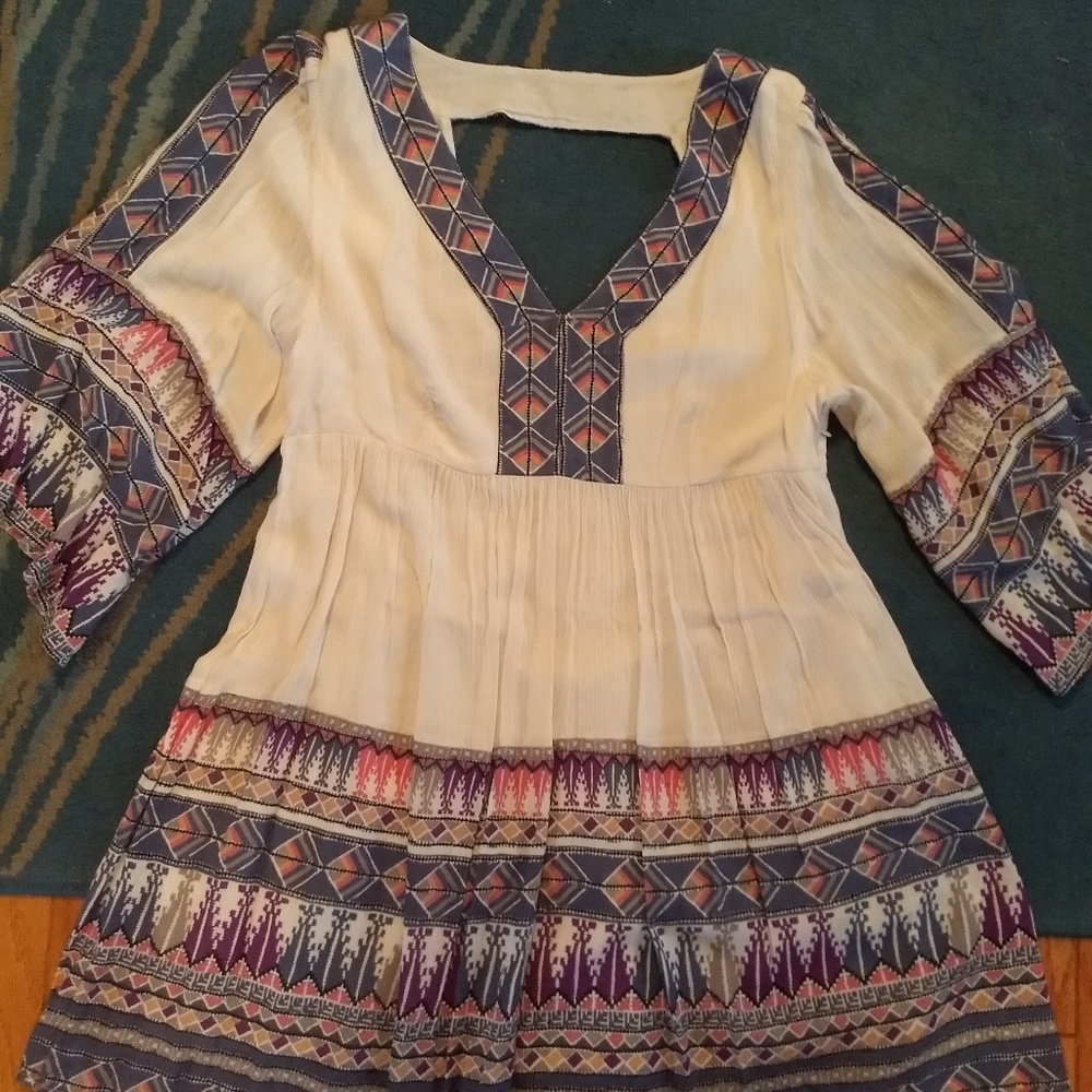 Shirt with cut out back - Picture 1 of 3